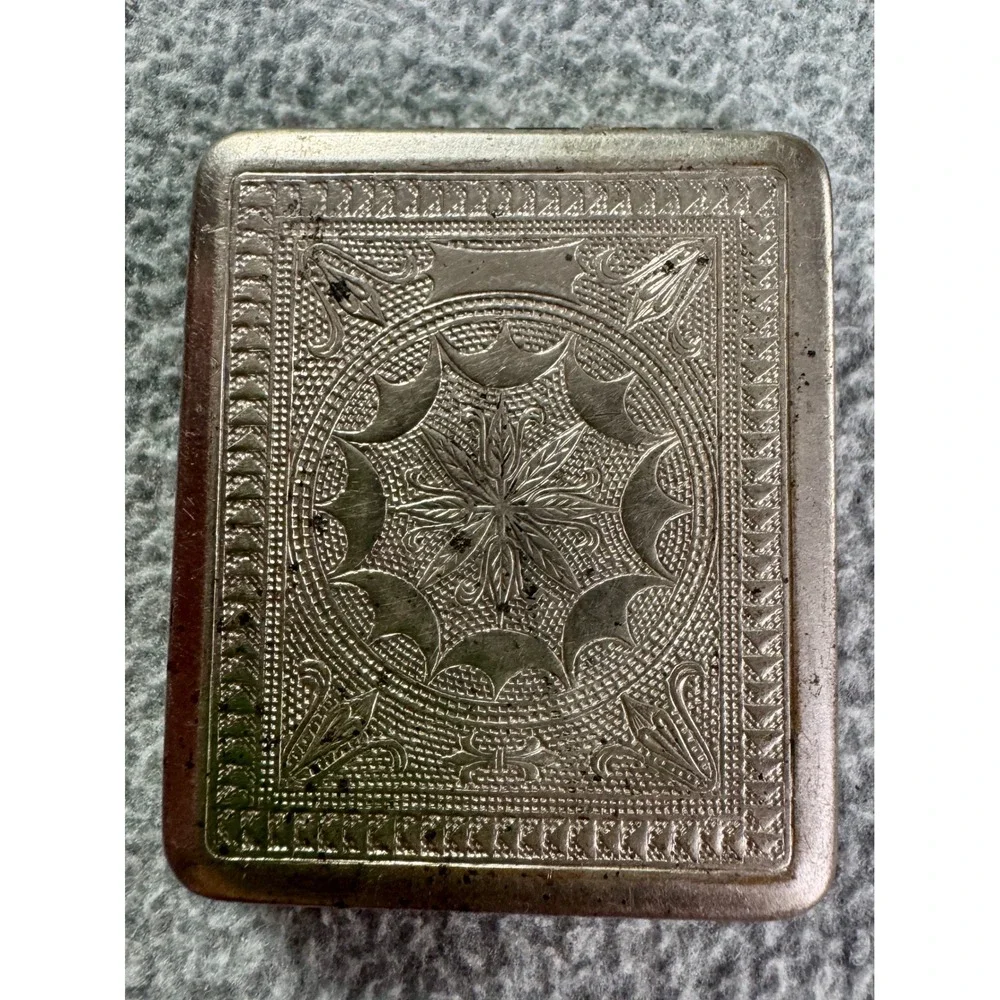 Vintage Engraved Silver Tone Metal Powder Rouge Compact‎ Case Ornate Starburst